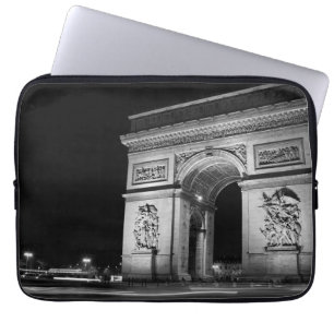 Der Arc de Triomphe nachts in Paris Laptopschutzhülle