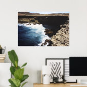 Der Aruba-Ozean bricht auf den Felsen ab Poster (Heimbüro)