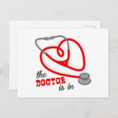 Der Arzt ist in Postkarte (Vorne/Hinten)