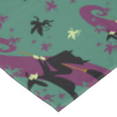 Der Assistent von OZ™ | Hexenmuster Tischdecke (Schrägansicht)