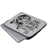 Der Assistent von OZ™ | Und auch dein kleiner Hund Laptopschutzhülle (Vorne Knopf)