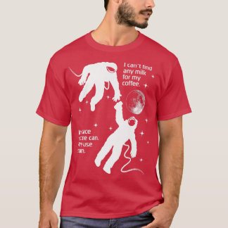 Der Astronaut braucht Creme für seinen Kaffee, um T-Shirt