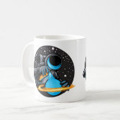 Der Astronaut zeichnet den Planeten Kaffeetasse (Vorderseite Links)