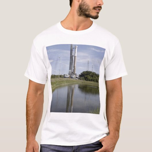 Der Atlas V/Centaur kommt auf der Startcompl an T-Shirt (Vorderseite)