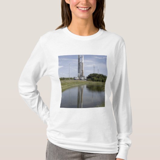 Der Atlas V/Centaur kommt auf der Startcompl an T-Shirt (Vorderseite)