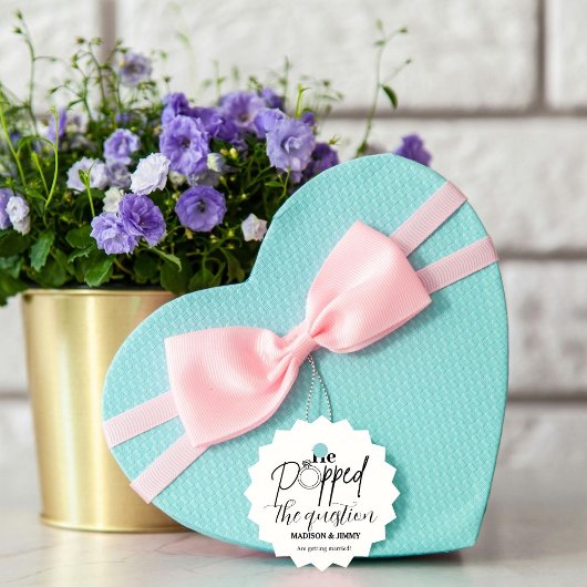 Der Aufkleber der Gesprächspartnerin, so stellte e Geschenkanhänger