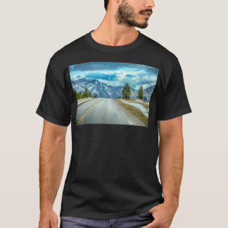 Der Baseballschlauch führt durch die Berge T-Shirt