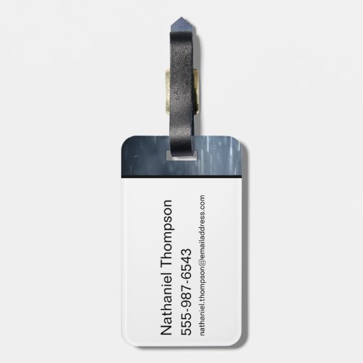 Der Batman im Regen Gepäckanhänger (Rückseite vertikal)