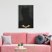 Der Batman mit dem goldenen Bat-Symbol Leinwanddruck (Insitu (Wohnzimmer))