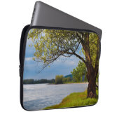 Der Baum auf der Bank Laptopschutzhülle (Vorne Rechts)