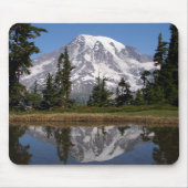 Der Berg Rainier spiegelt sich im Bergsee wider Mousepad (Vorne)