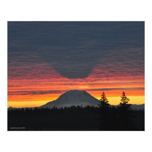 Der Berg Rainier und sein Schatten im Großformat Fotodruck (Vorne)