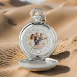 Der beste Vater aller Zeiten - Klassisches Foto Taschenuhr<br><div class="desc">Dieses einfache und klassische Design besteht aus Serifentypografie und fügt ein benutzerdefiniertes Foto hinzu. "Der beste Vater aller Zeiten" umkreist das Foto deines Vaters,  Vaters,  Papas etc.</div>