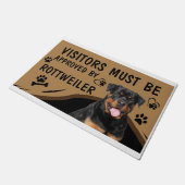 Der Besuch muss von Rottweiler genehmigt werden Fußmatte (Schrägansicht)