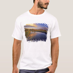Der Big Hole River im letzten Licht bei Jackson T-Shirt