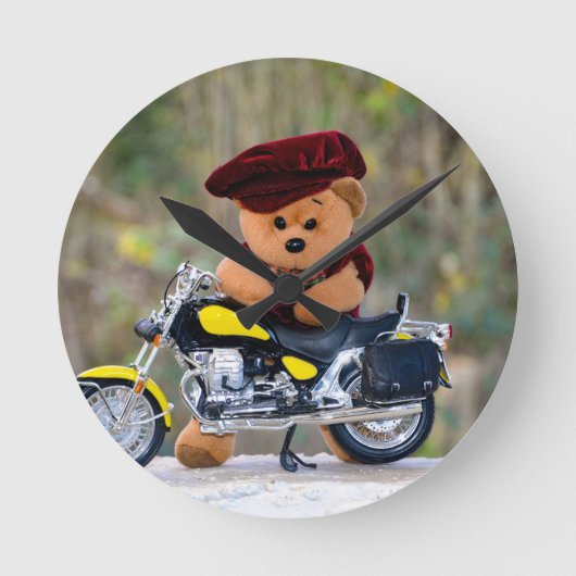 Der Biker - Teddy - Runde Wanduhr (Vorderseite)
