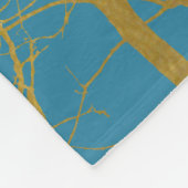 Der blaue Hintergrund der Zweige des Golden Trees Fleecedecke (Ecke)