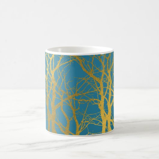 Der blaue Hintergrund der Zweige des Golden Trees Kaffeetasse (Mittel)