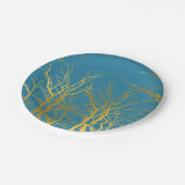 Der blaue Hintergrund der Zweige des Golden Trees Pappteller (Schrägansicht)