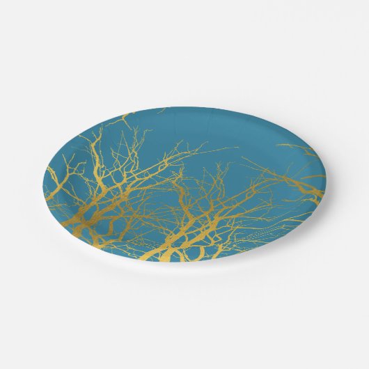 Der blaue Hintergrund der Zweige des Golden Trees Pappteller (Schrägansicht)