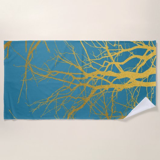 Der blaue Hintergrund der Zweige des Golden Trees Strandtuch (Vorderseite)