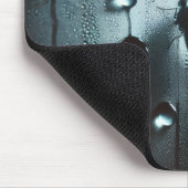 Der blaue Schmetterling unter dem Regen Mousepad (Ecke)