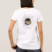 Der Blick auf den T - Shirt (Rückseite)