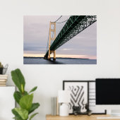 Der Blick auf die Mackinac-Brücke vom Lake Michiga Poster (Heimbüro)