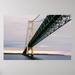 Der Blick auf die Mackinac-Brücke vom Lake Michiga Poster