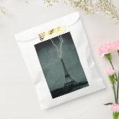 Der Blitz trifft auf den Eiffelturm Geschenktütchen (Versiegelt)