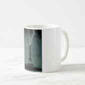 Der Blitz trifft auf den Eiffelturm Kaffeetasse (VorderseiteRechts)