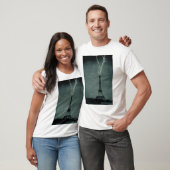 Der Blitz trifft auf den Eiffelturm T-Shirt (Unisex)