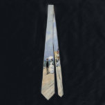 Der Boardwalk von Claude Monet in Trouville Krawatte<br><div class="desc">Der Boardwalk von Claude Monet (1870) in Trouville (1870) ist ein Vintages impressionistisches Kunstgemälde mit einem Strand in einem Badeort in Normandie, Frankreich an einem schönen sonnigen Tag. Über den Künstler: Claude Monet (1840-1926) war Gründer der französischen impressionistischen Malerei, wobei die meisten seiner Gemälde "en plein air" (im Freien) Stil...</div>