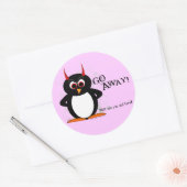 Der böse Pinguin geht weg! Runder Aufkleber (Umschlag)