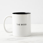 Der Boss | Funny Custom Coffee Tasse<br><div class="desc">Diese individuelle Kaffeemaschine-Tasse bietet "den Chef" in klassischer serifenloser Typografie. Macht ein lustiges Geschenk für den Chef,  oder für jeden,  der gut in der Übernahme ist,  und mit bearbeitbarem Text,  können Sie es auf beiden Seiten anpassen.</div>