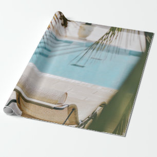 Der braune und schwarze Sessel neben dem Pool im S Geschenkpapier