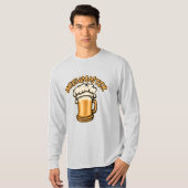 Der Brewmaster braucht eine Bier-Tasse T-Shirt (Vorne ganz)