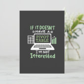 Der Buchhalter hat eine Pivot-Tabelle Einladung (Stehend Vorderseite)