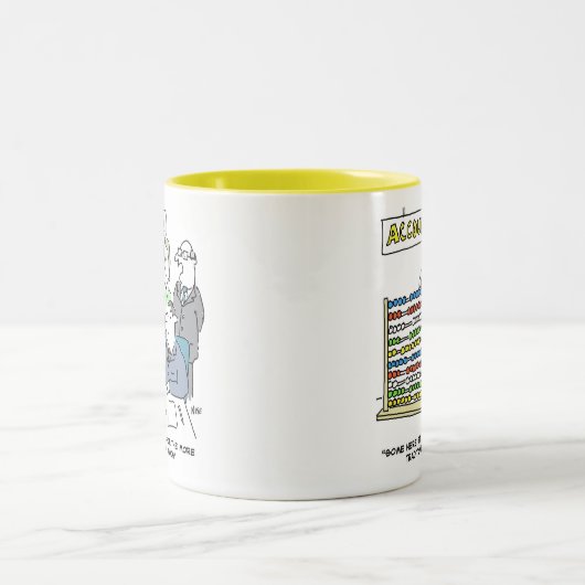 Der Buchhalter verwendet einen Abacus bei der Arbe Zweifarbige Tasse (Mittel)