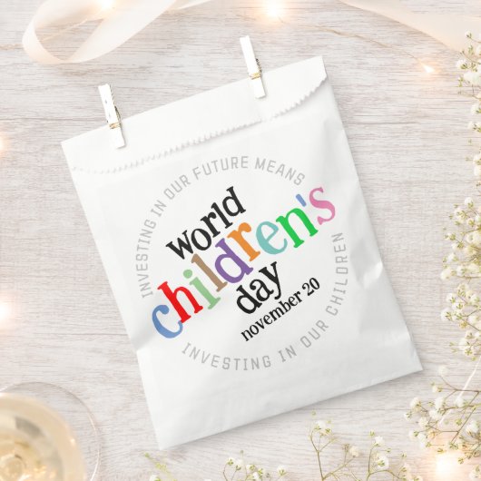 Der bunte glückliche Weltkindertag Geschenktütchen (Ausgeschnitten)