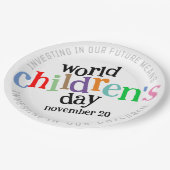 Der bunte glückliche Weltkindertag Pappteller (Schrägansicht)