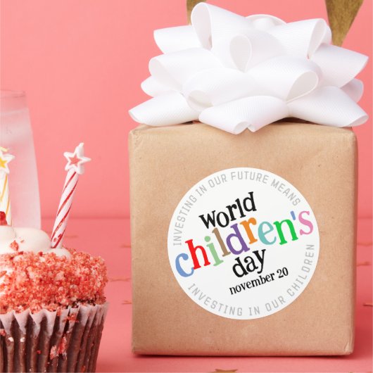 Der bunte glückliche Weltkindertag Runder Aufkleber (Party)