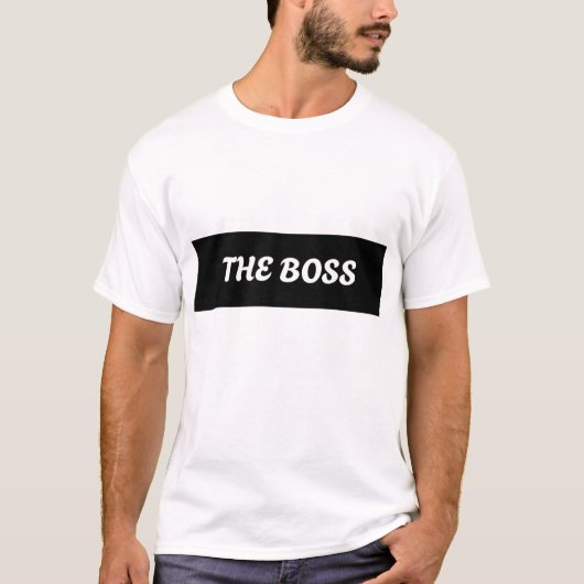 DER CHEF. TEXT-PRINTED T-SHIRT (Vorderseite)