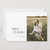 Der Chic ist Save the Date in Schwarzweiß Minimali Ankündigung (Vorderseite)