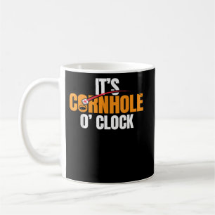 Der Cornhole-Cornhole-Cornhole-Spieler in seiner E Kaffeetasse