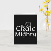 Der Craic ist vielleicht der Niedliche irische St. Karte (Gelbe Blume)