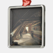 Der Dachboden eines Museums Silbernes Ornament (Links)