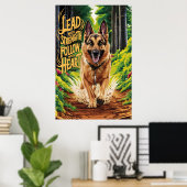 Der deutsche Hirte durchquert den Wald Poster (Heimbüro)