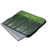 Der dichte Sommer Wald: Landschaftspanorama. Laptopschutzhülle (Vorne Knopf)