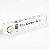 Der Doktor ist im Zeichen Namensplakette